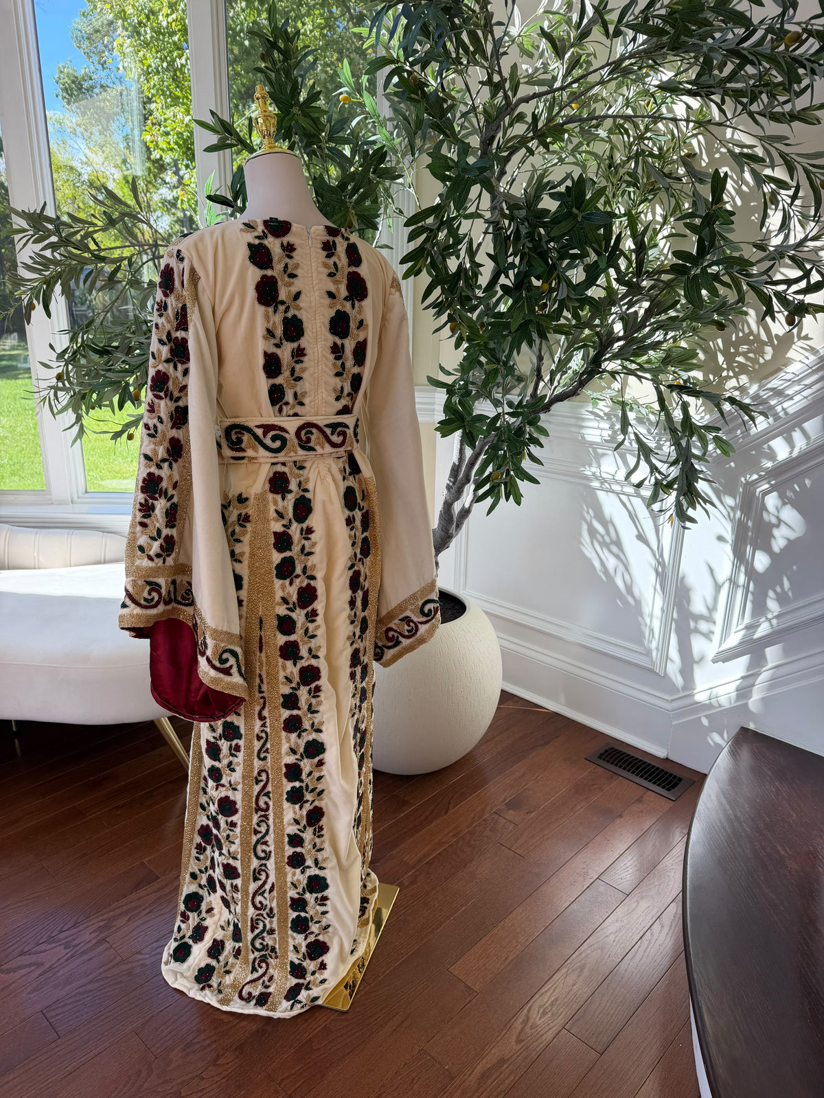 Cream makmal thobe with red flowers (scarf not included)