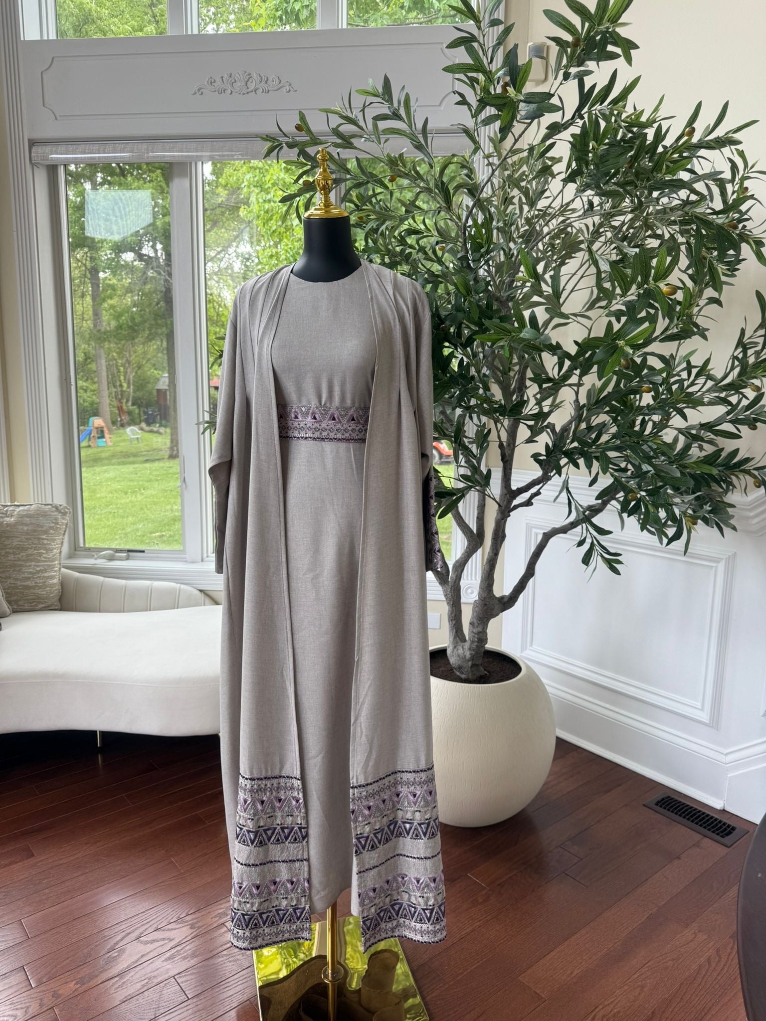 Elegant Grey Tatreez Cardigan Abaya