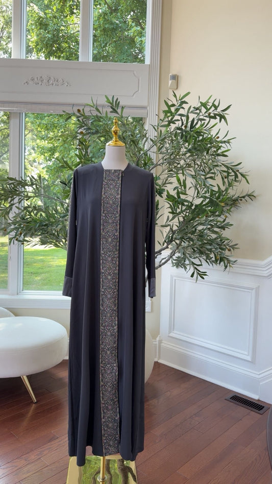 Grey Zipped Tatreez Abaya