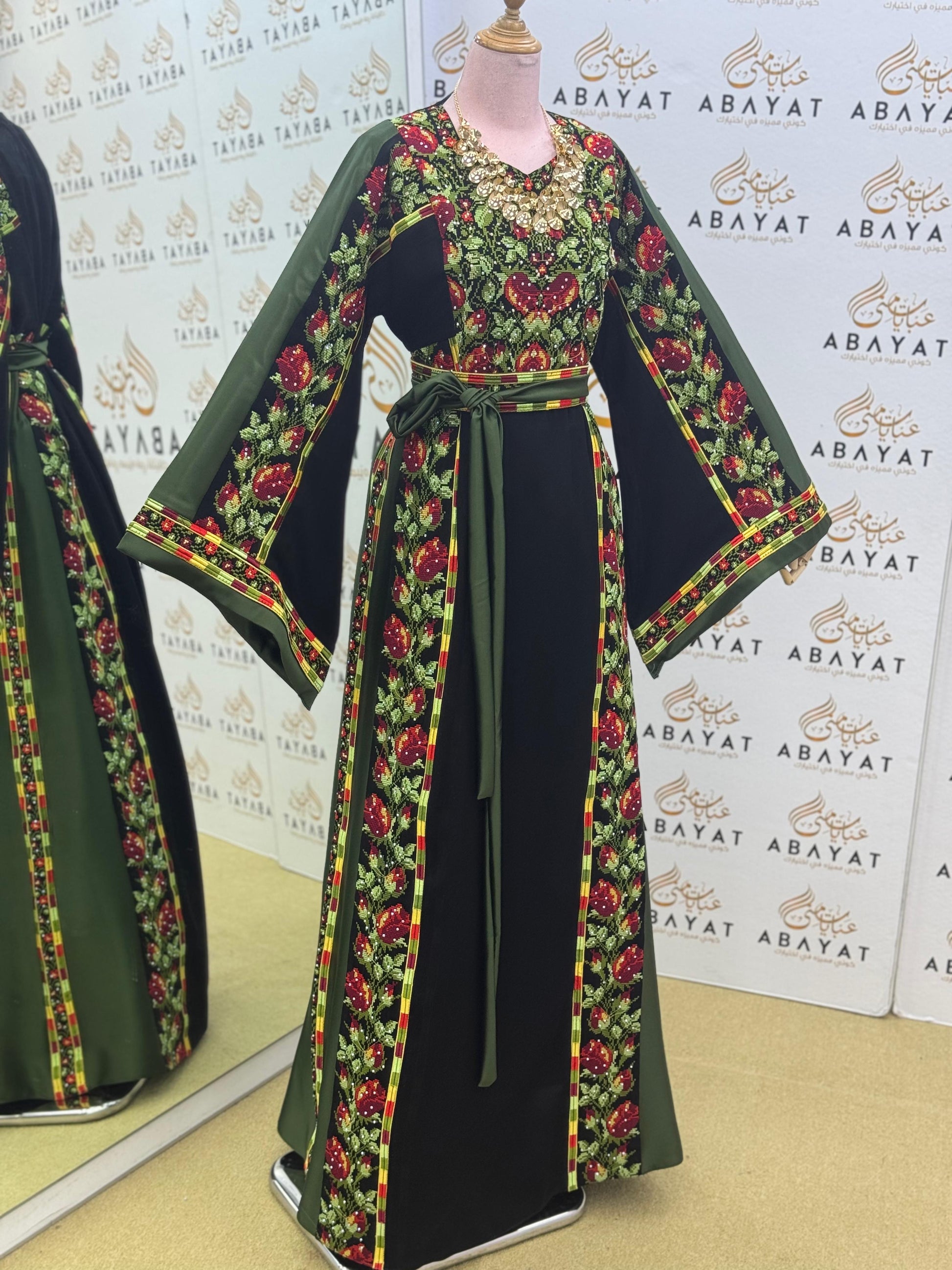 Palestinian Couture Thobe – Green Embroidered Panel