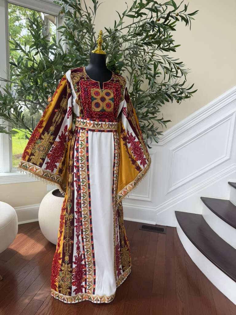 White Embroidery Tatreez Elegance Thobe