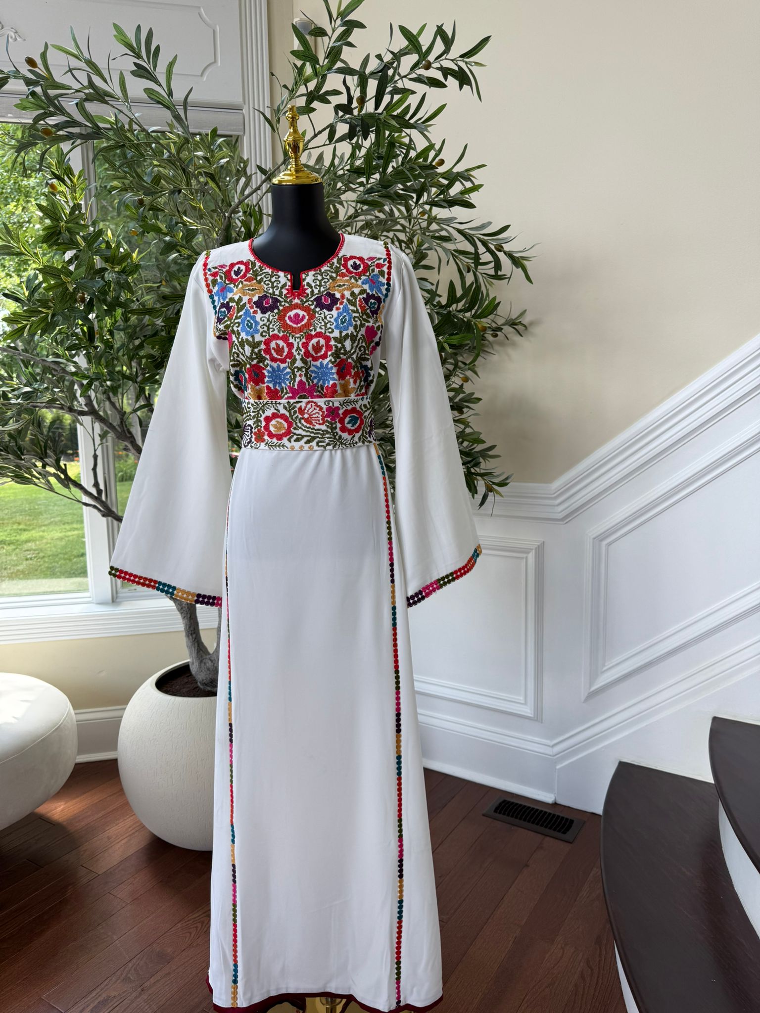 White Floral Embroidery Tatreez Thobe