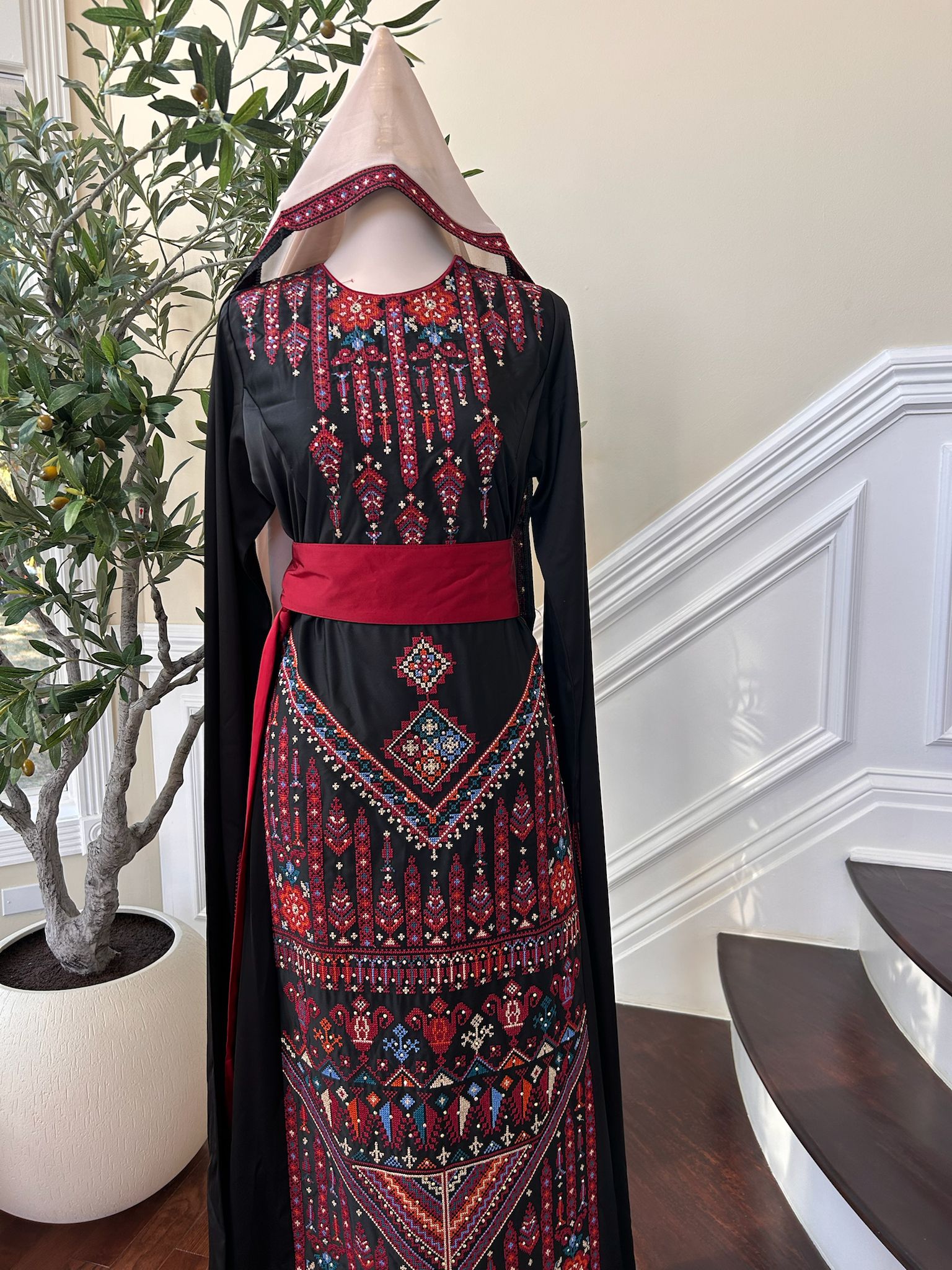 Black Embroidery Red Tatreez Thobe Dress