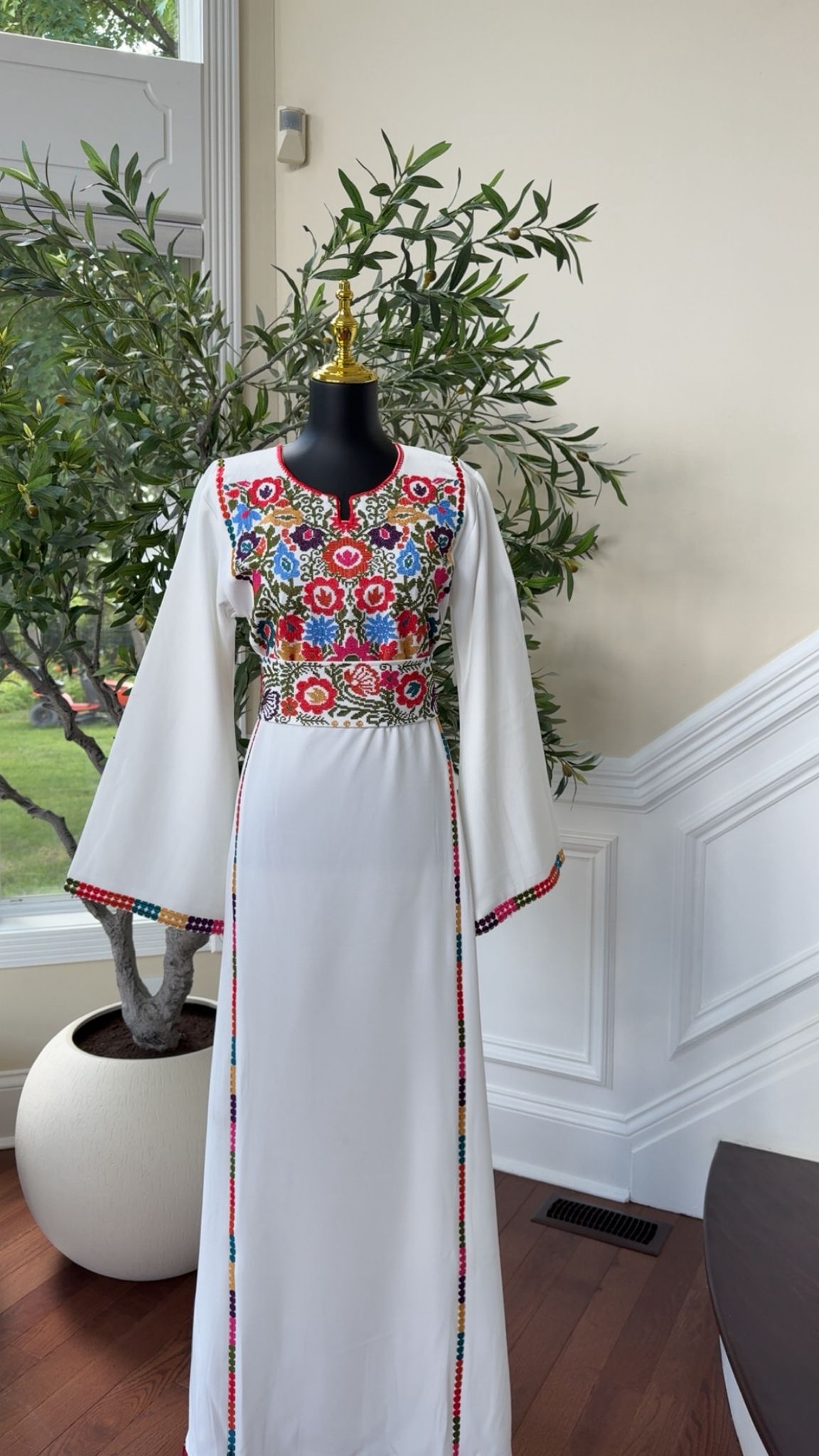 White Floral Embroidery Tatreez Thobe