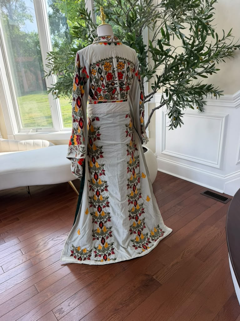 White Beaded Elegance Thobe