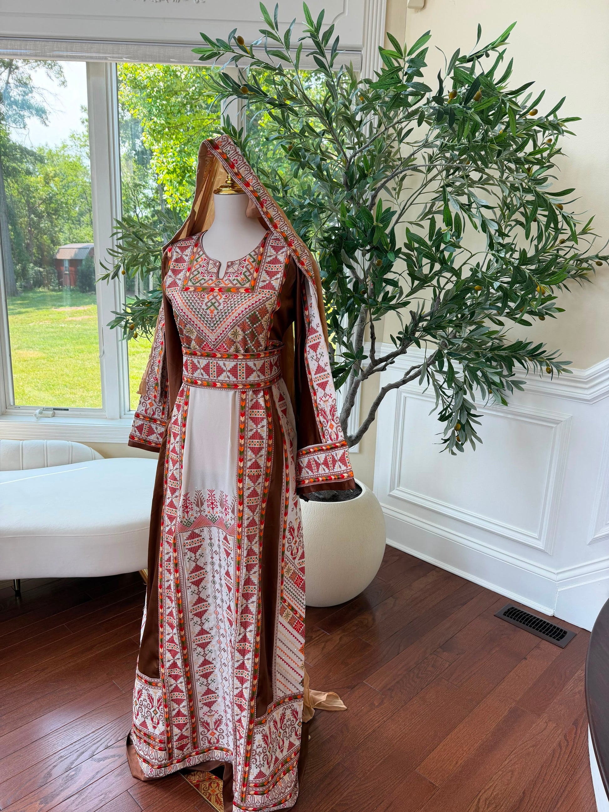 Traditional Elegance Embroidery Thobe