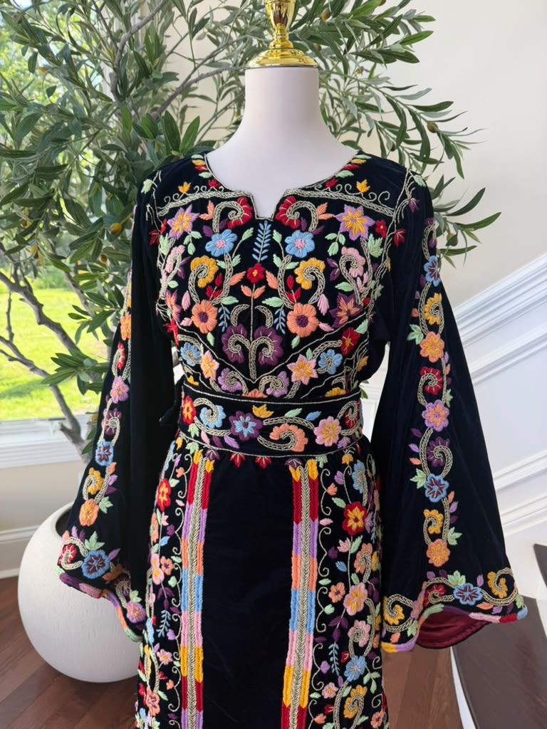Navy Blue Stone Embroidered Tatreez Floral Thobe