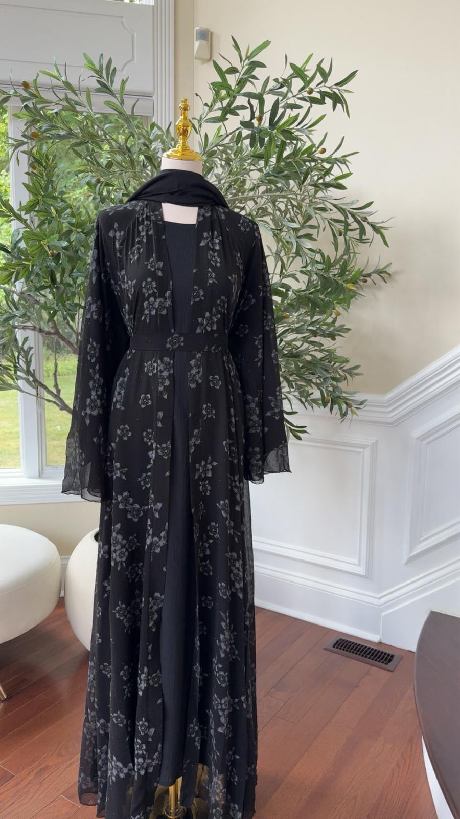 Black Blossom Flow Abaya