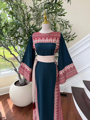 Emerald Embroidery Elegance Tatreez Thobe