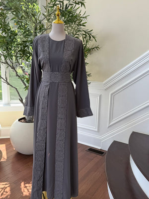 Dusky Grace Abaya – Modern Tatreez Elegance