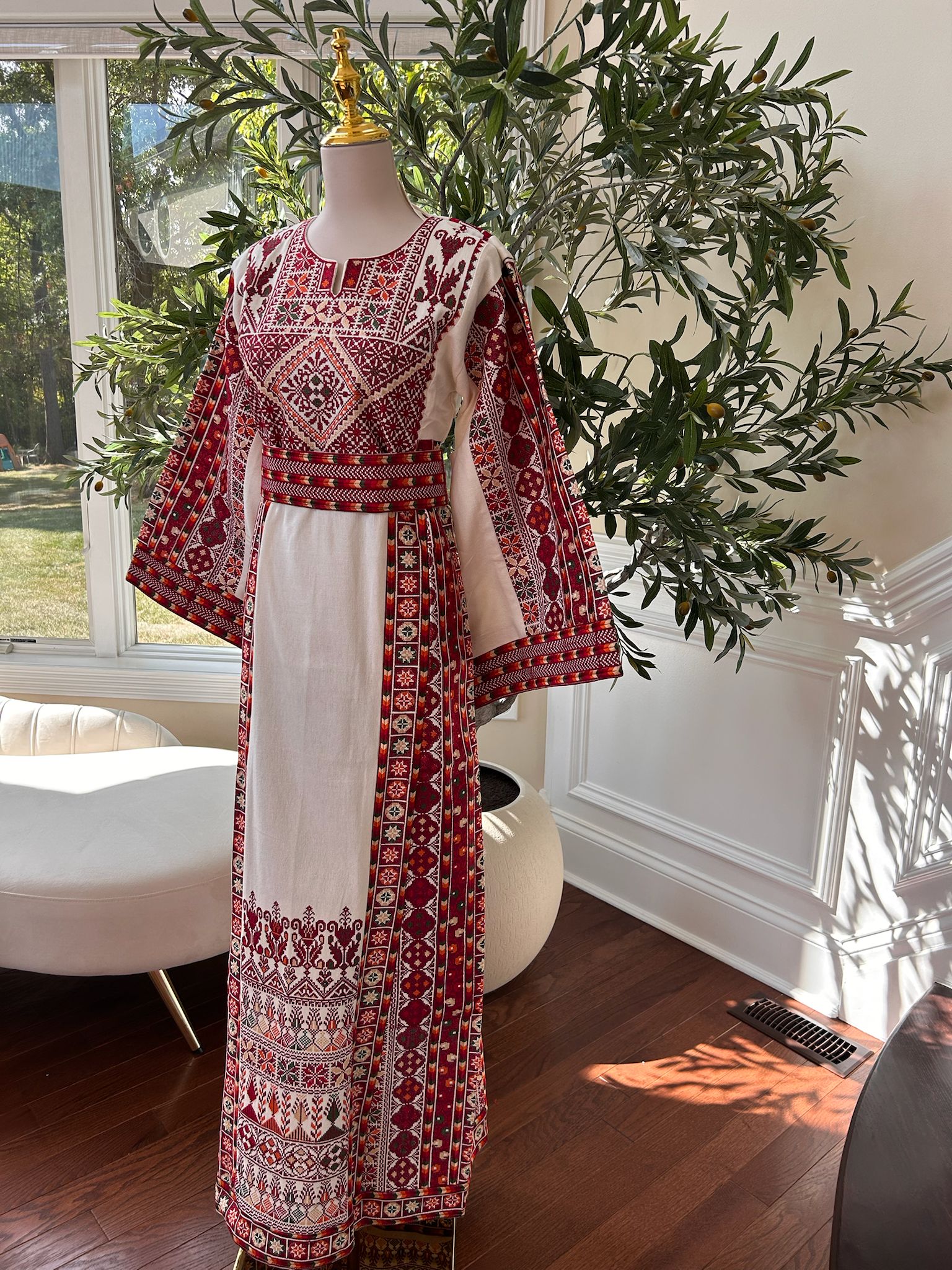 Cream Itamin Tatreez Red Elegance Thobe