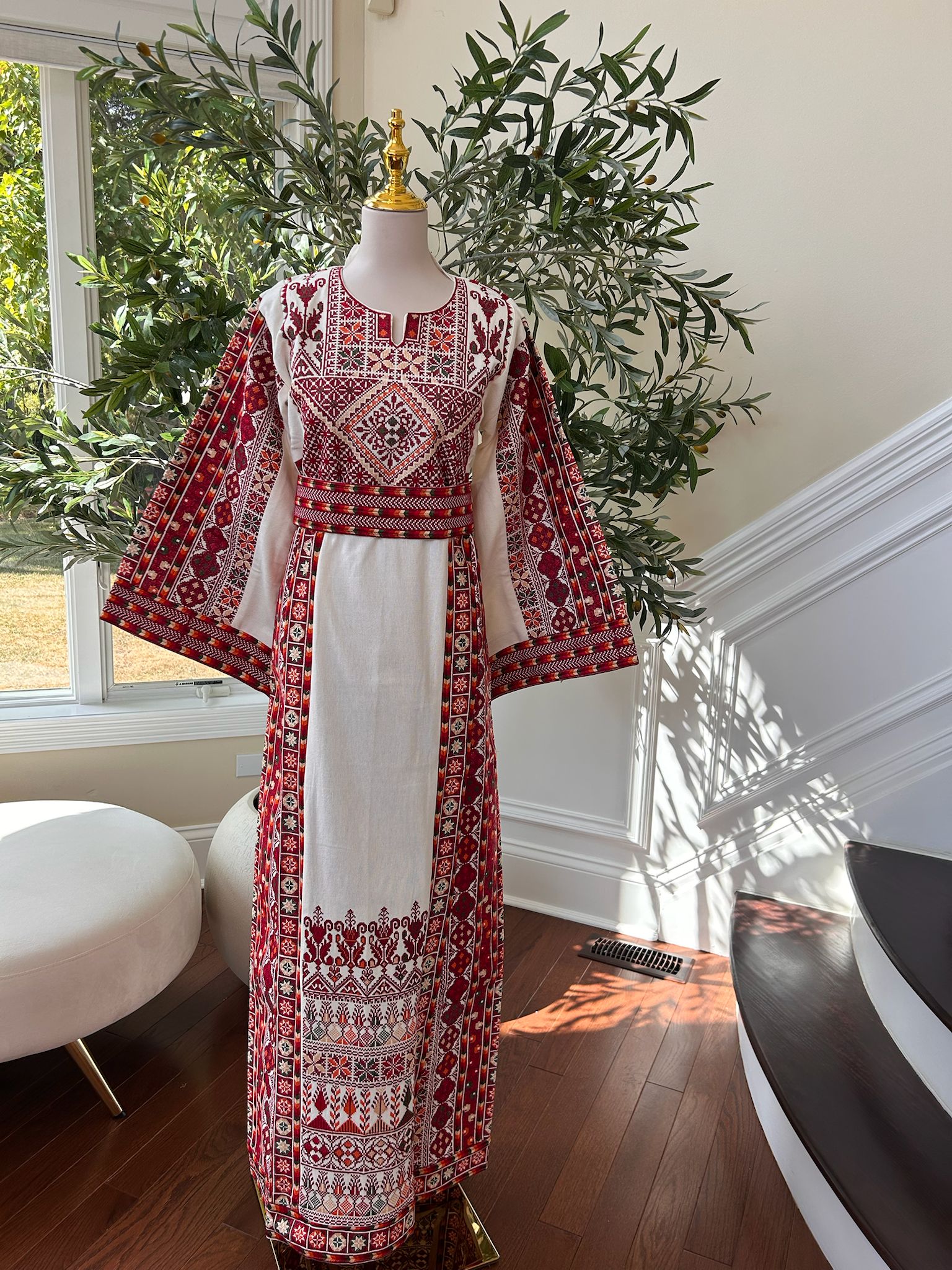 Cream Itamin Tatreez Red Elegance Thobe