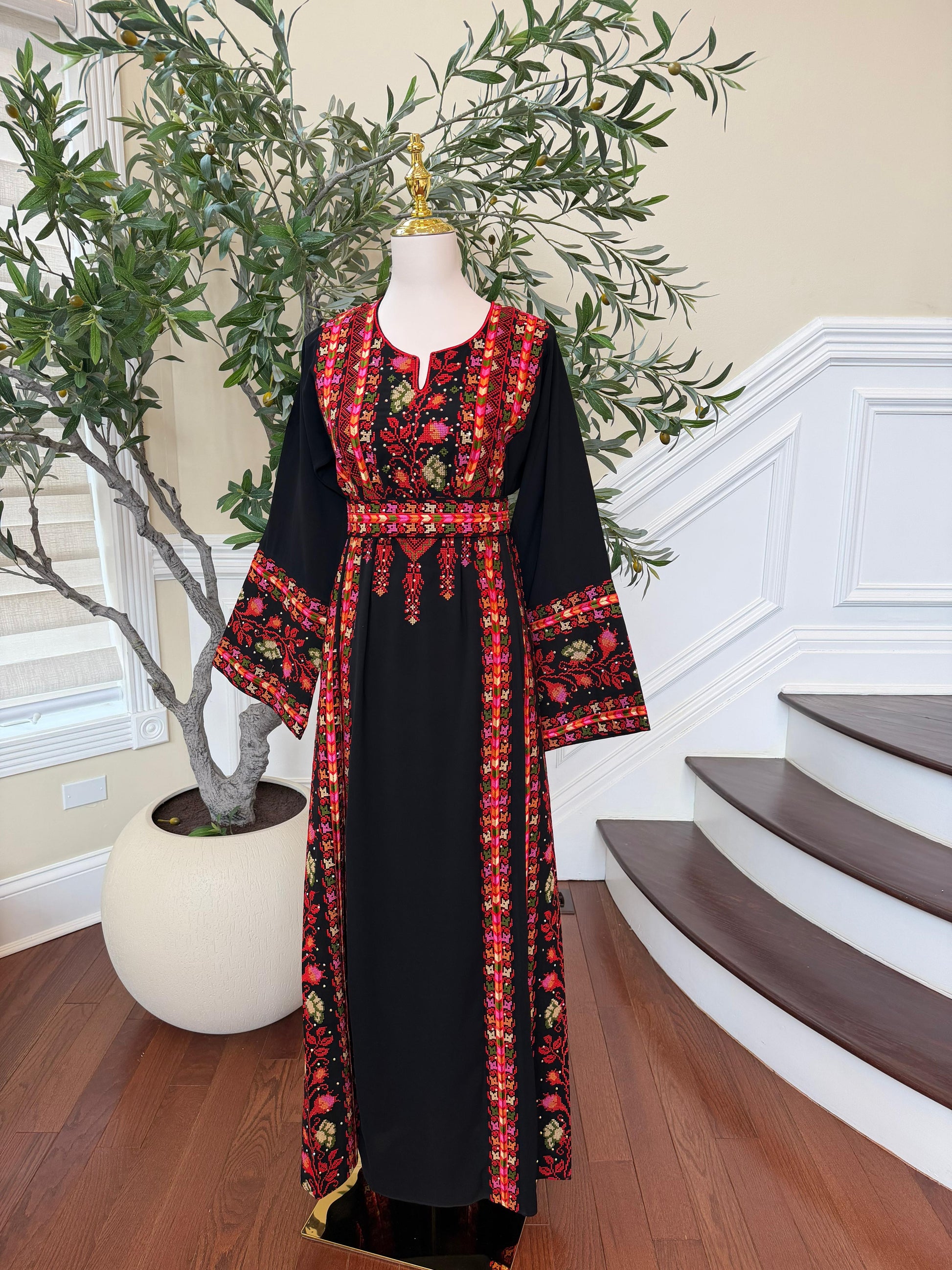 Embroidery Black Tatreez Rose Thobe