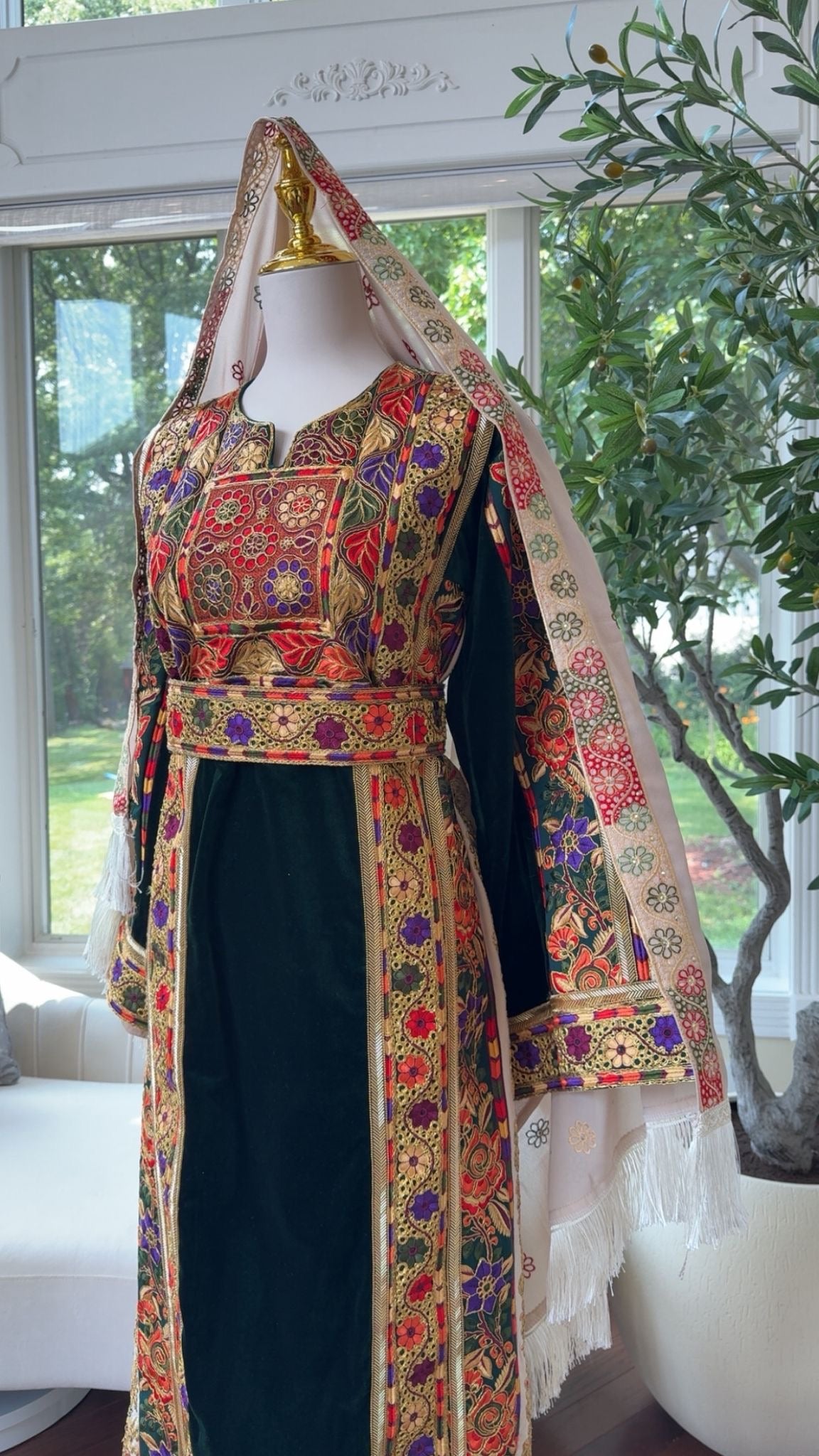 Velvet Green Tatreez Sabal Kharaz Thobe