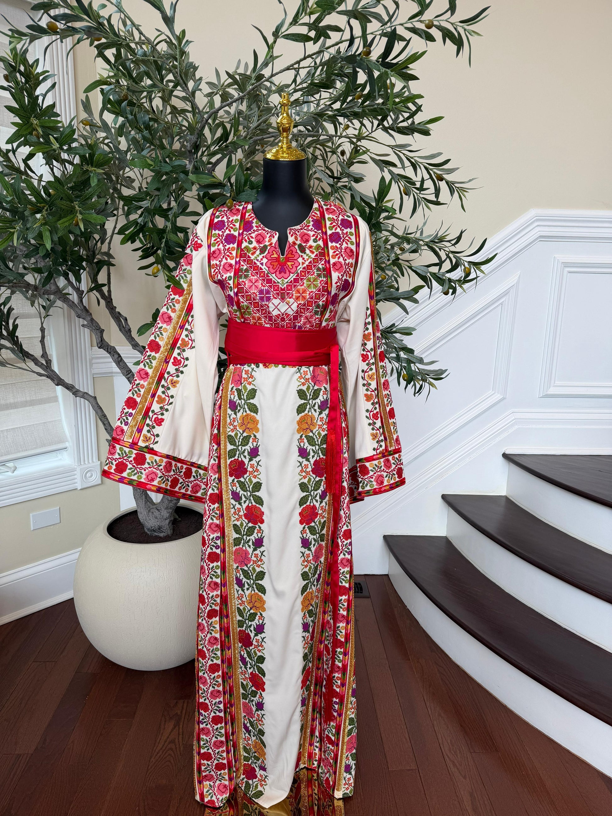 White Floral Embroidery Tatreez Thobe