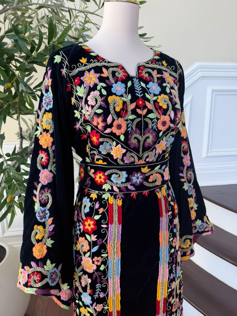Navy Blue Stone Embroidered Tatreez Floral Thobe