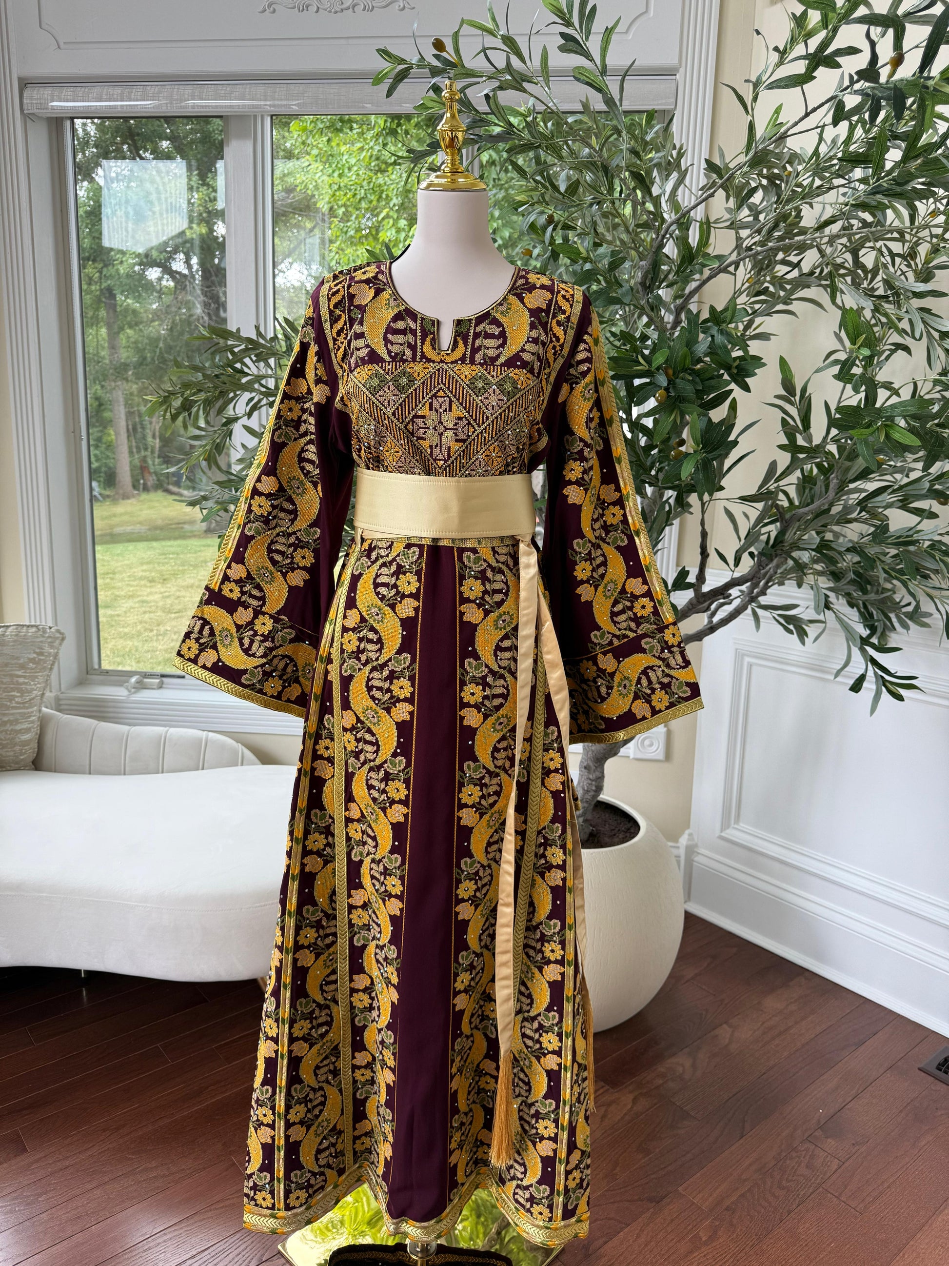 Elegant Golden Mulberry Tatreez Thobe