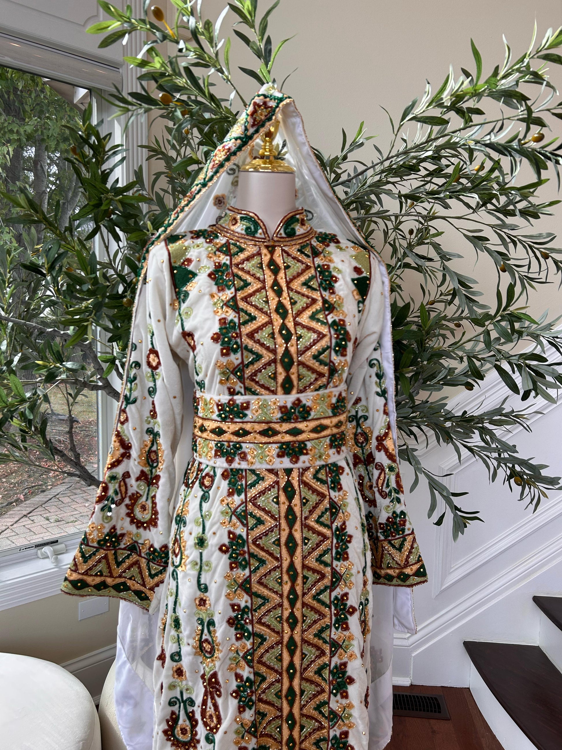 Royal Ivory White Embroidered & Stone Work Velvet Thobe