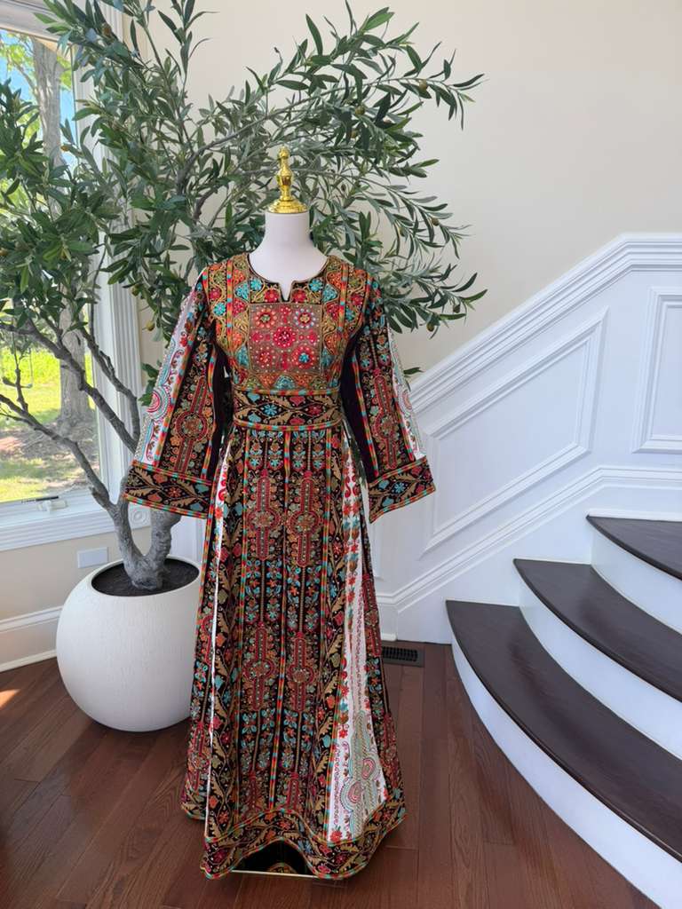 Embroidery Elegance Tatreez Thobe