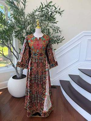 Embroidery Elegance Tatreez Thobe