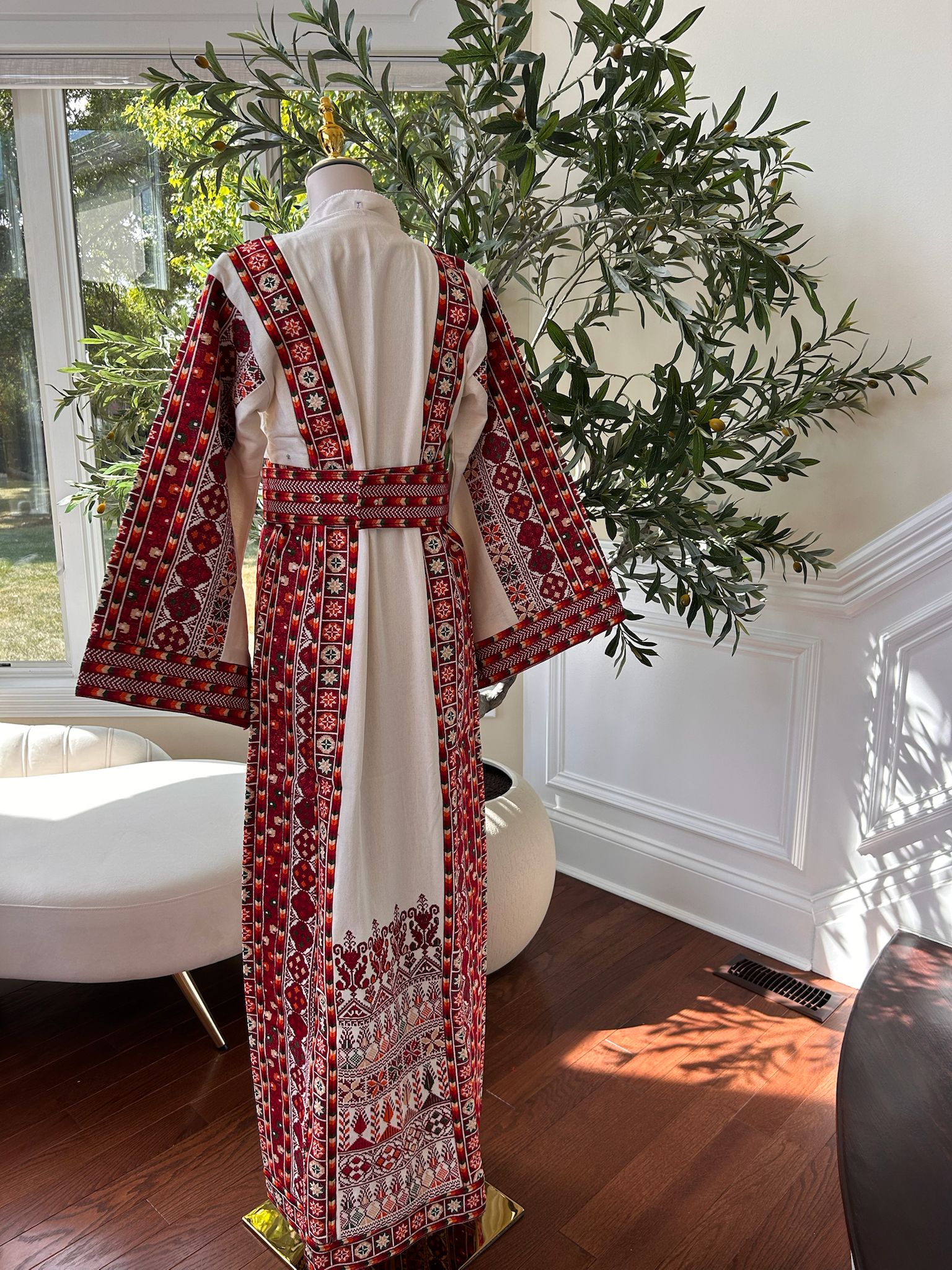 Cream Itamin Tatreez Red Elegance Thobe