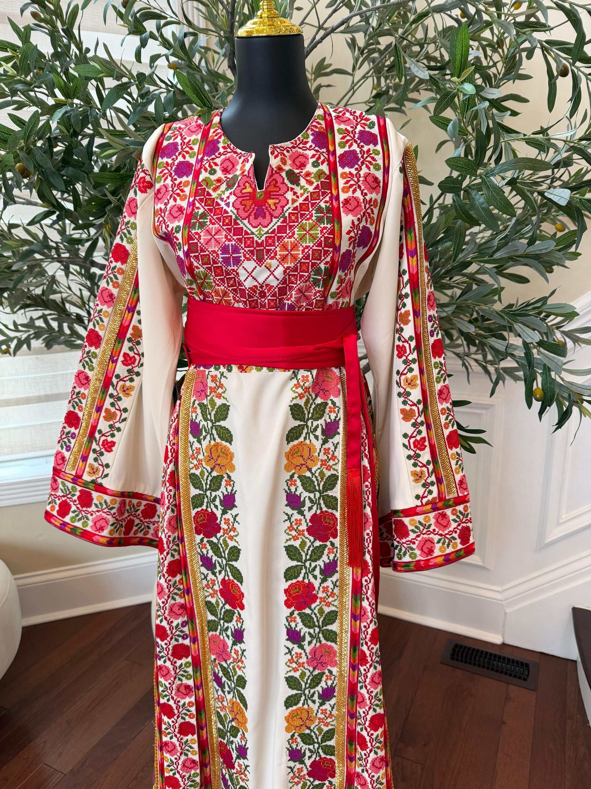 White Floral Embroidery Tatreez Thobe