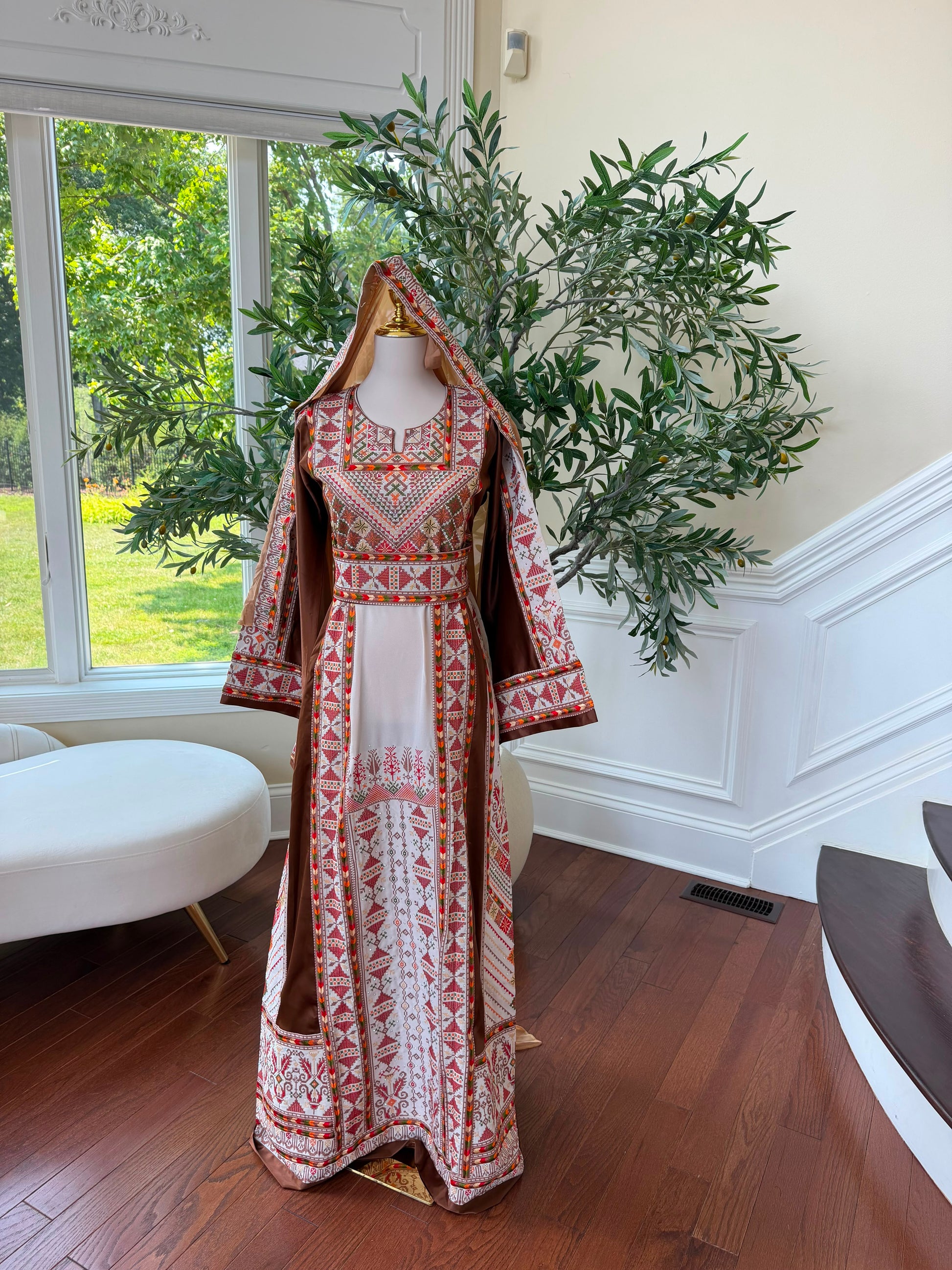 Traditional Elegance Embroidery Thobe