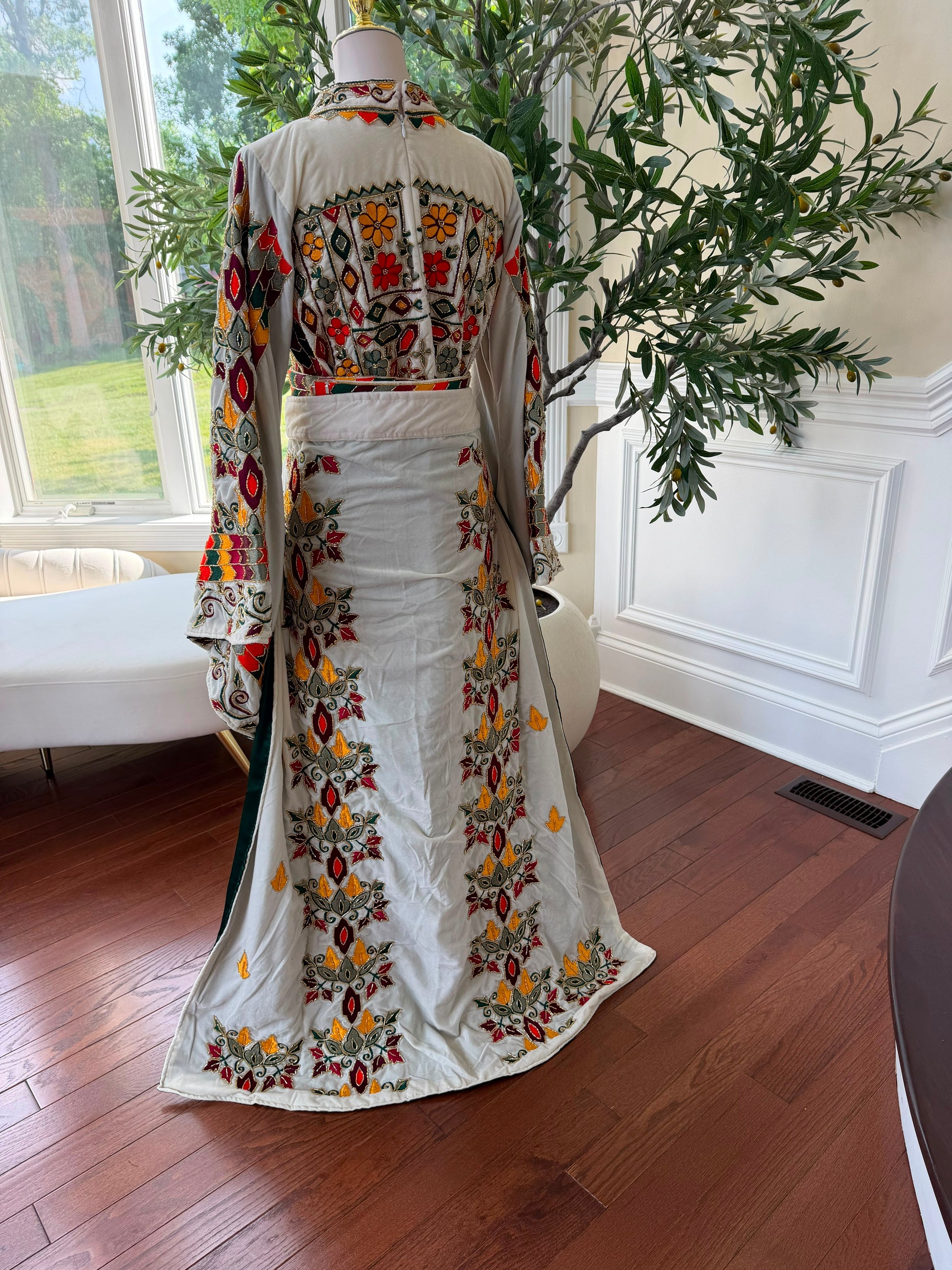 White Beaded Elegance Thobe