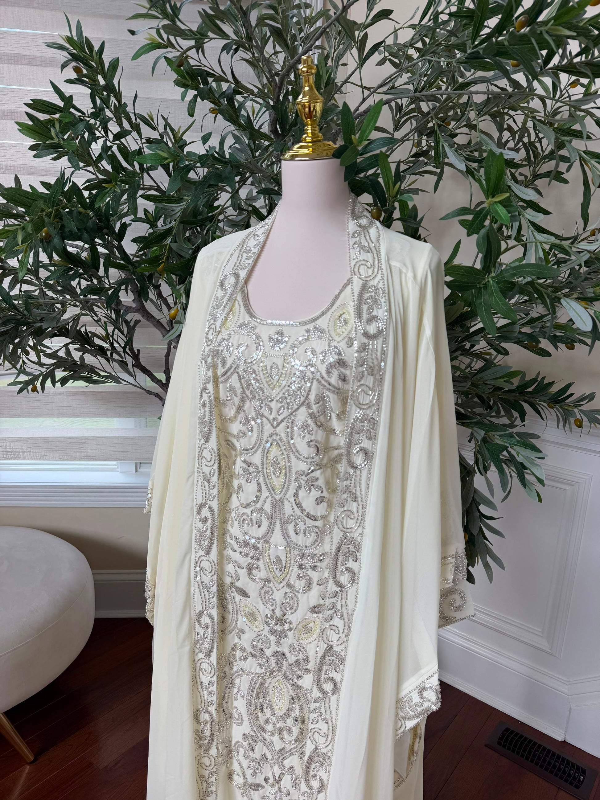 Royale Off White Elegance Beaded Kuftan