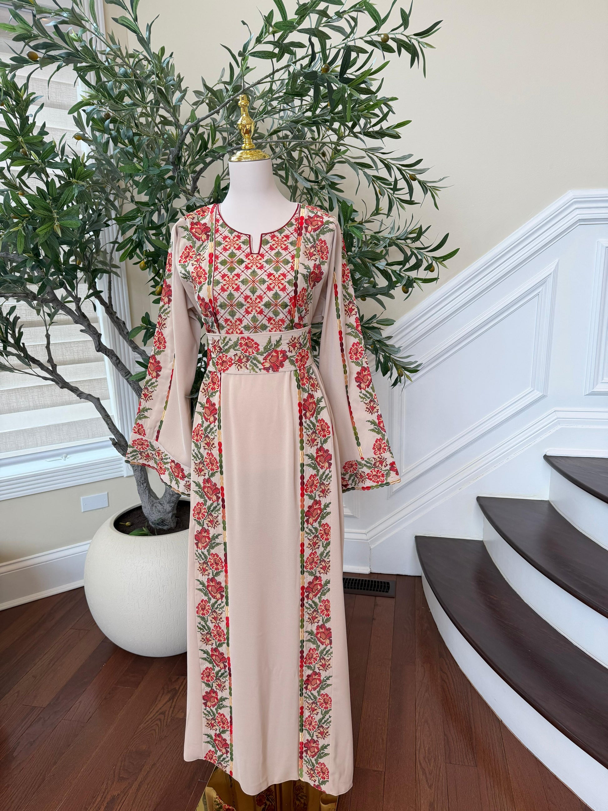 Beige Embroidery Rose Tatreez Thobe