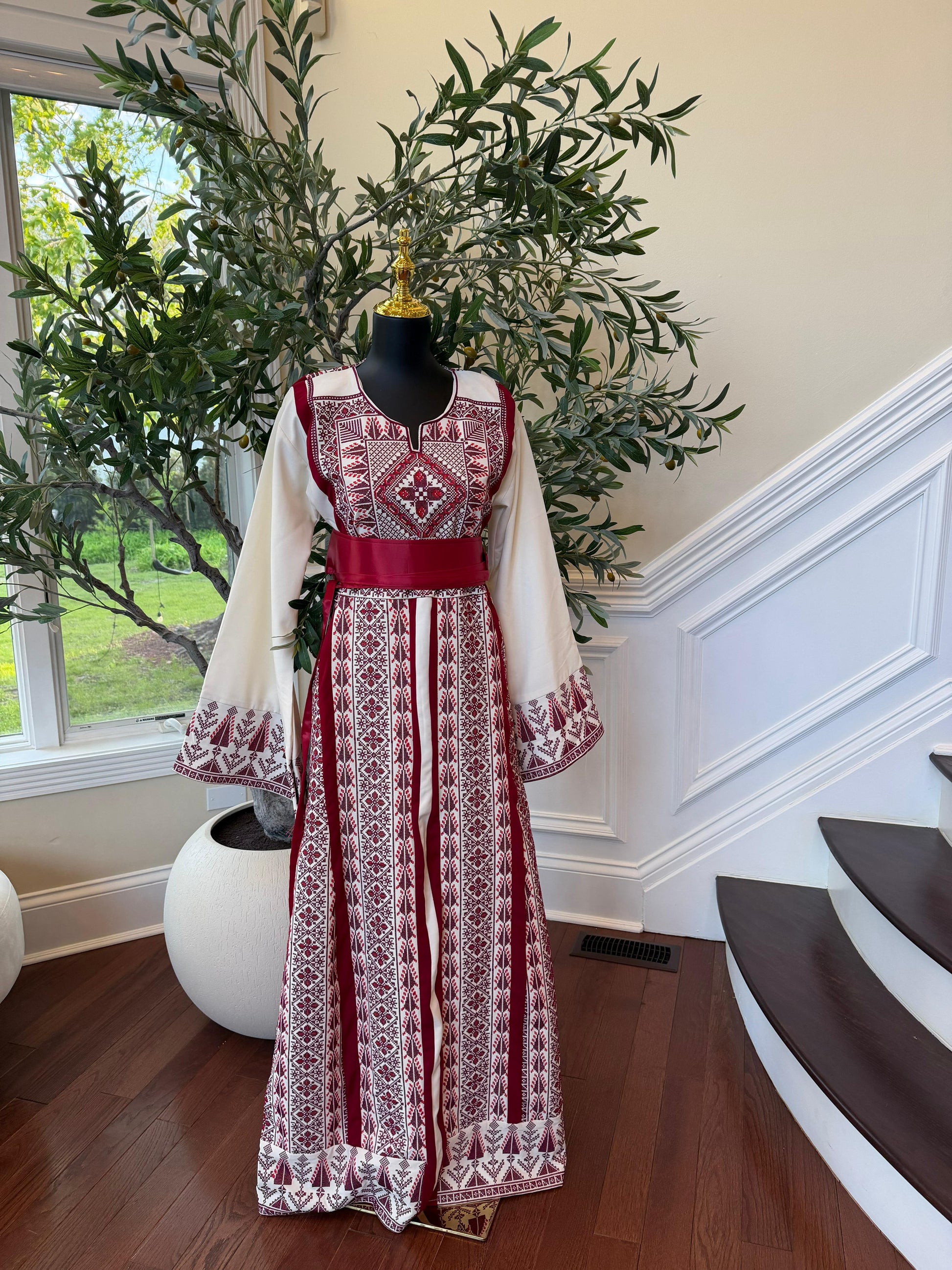 White Traditional Embroidery Red Tatreez Thobe