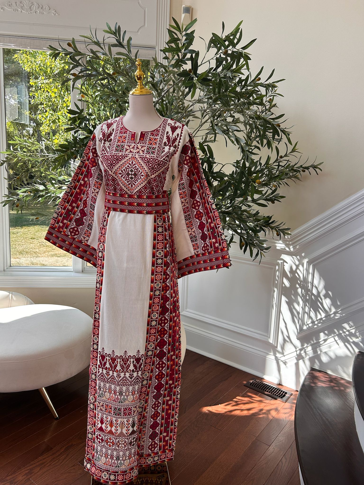 Cream Itamin Tatreez Red Elegance Thobe