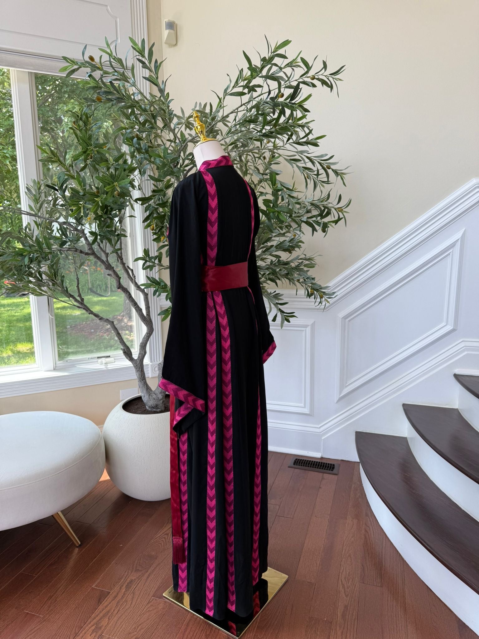 The Heritage Luxe – Black Tatreez Pink Abaya