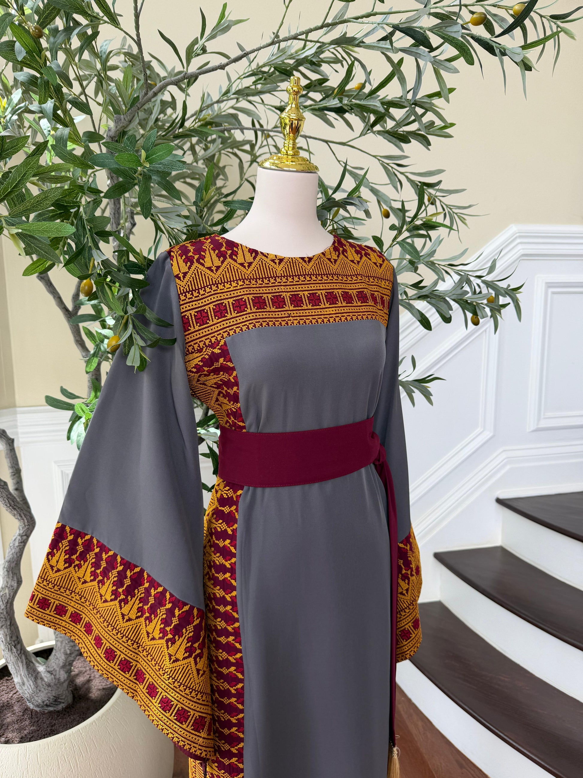 Grey Traditional Tatreez Embroidery Thobe