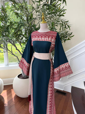 Emerald Embroidery Elegance Tatreez Thobe