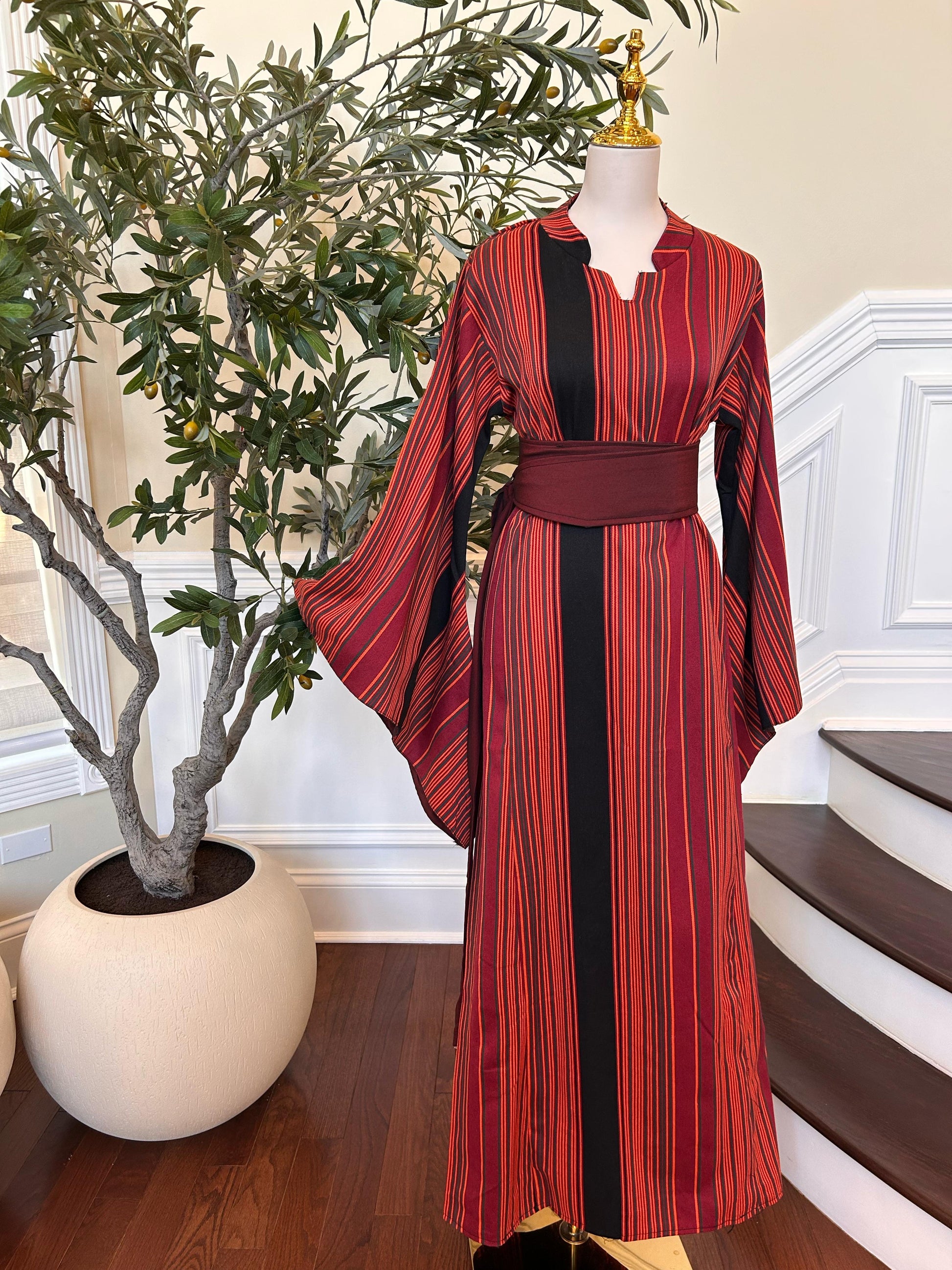 Majdalawi Traditional Elegance Thobe