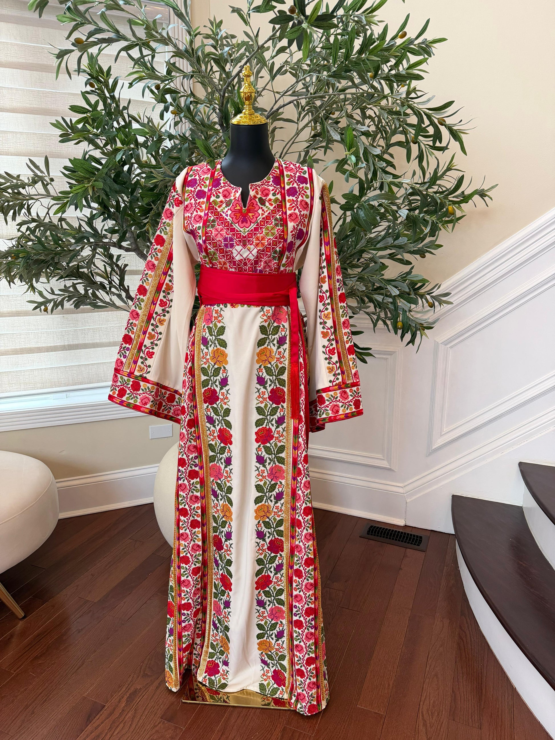 White Floral Embroidery Tatreez Thobe