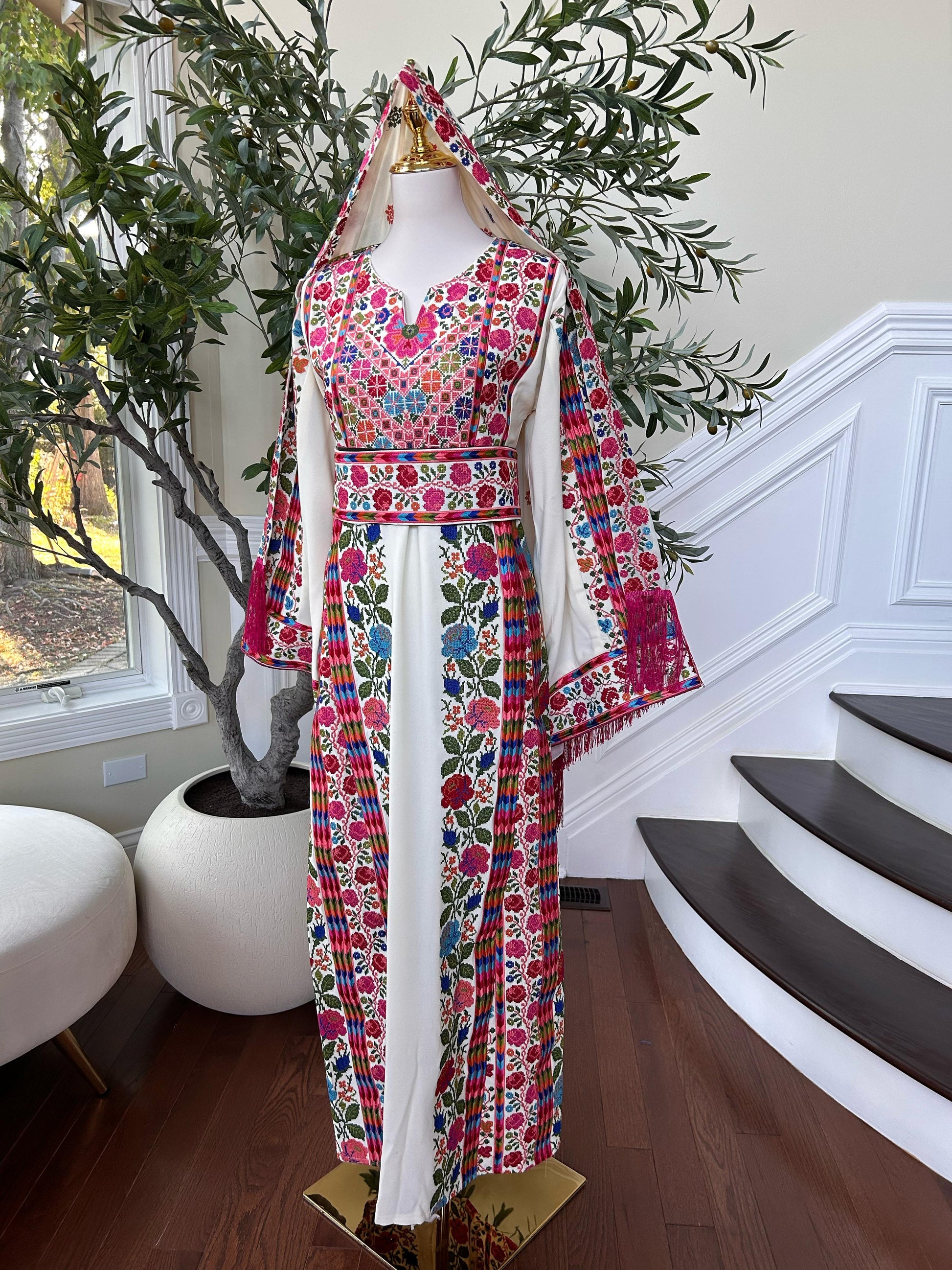 Cream Floral Embroidery Tatreez Thobe
