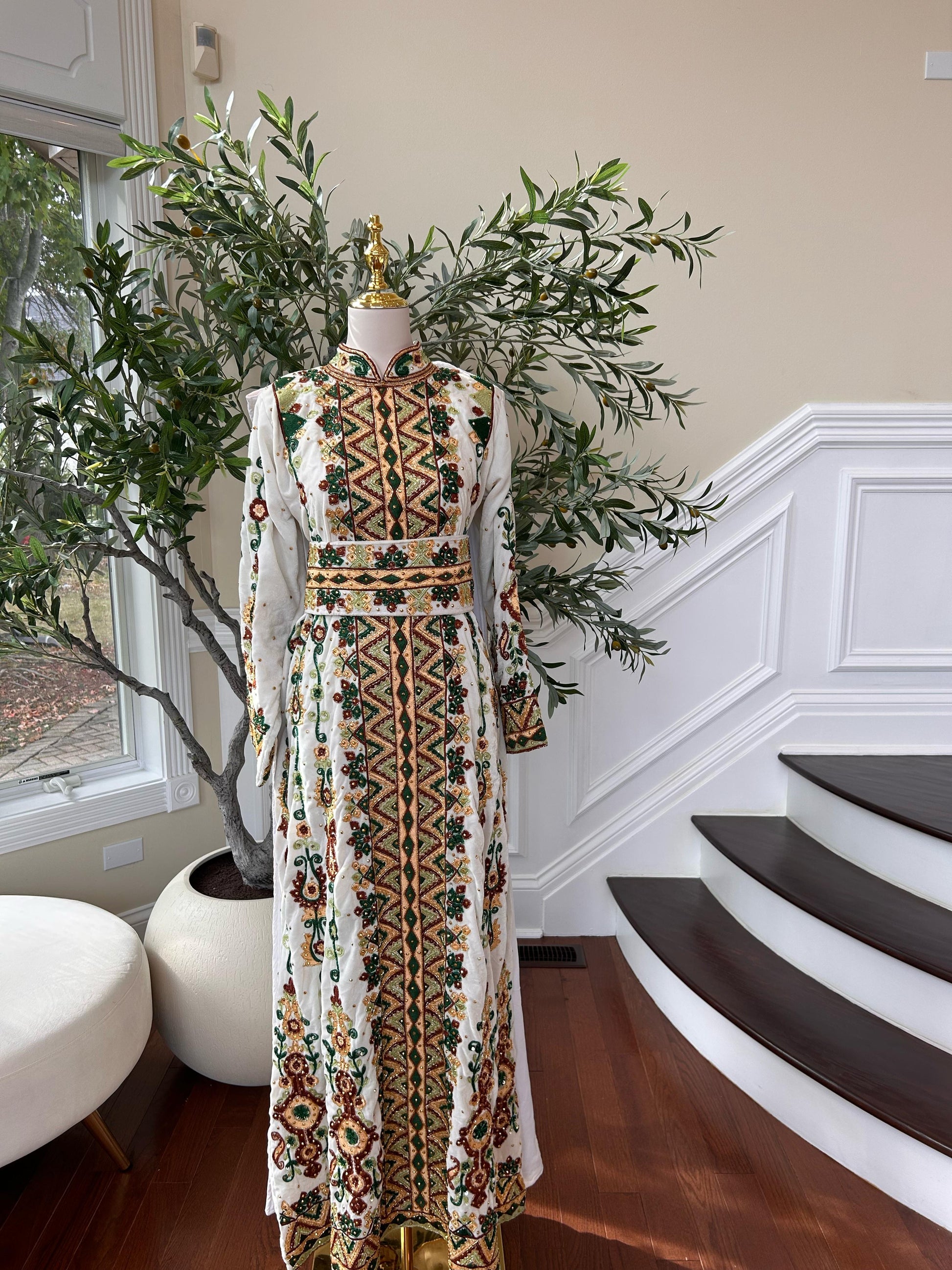 Royal Ivory White Embroidered & Stone Work Velvet Thobe