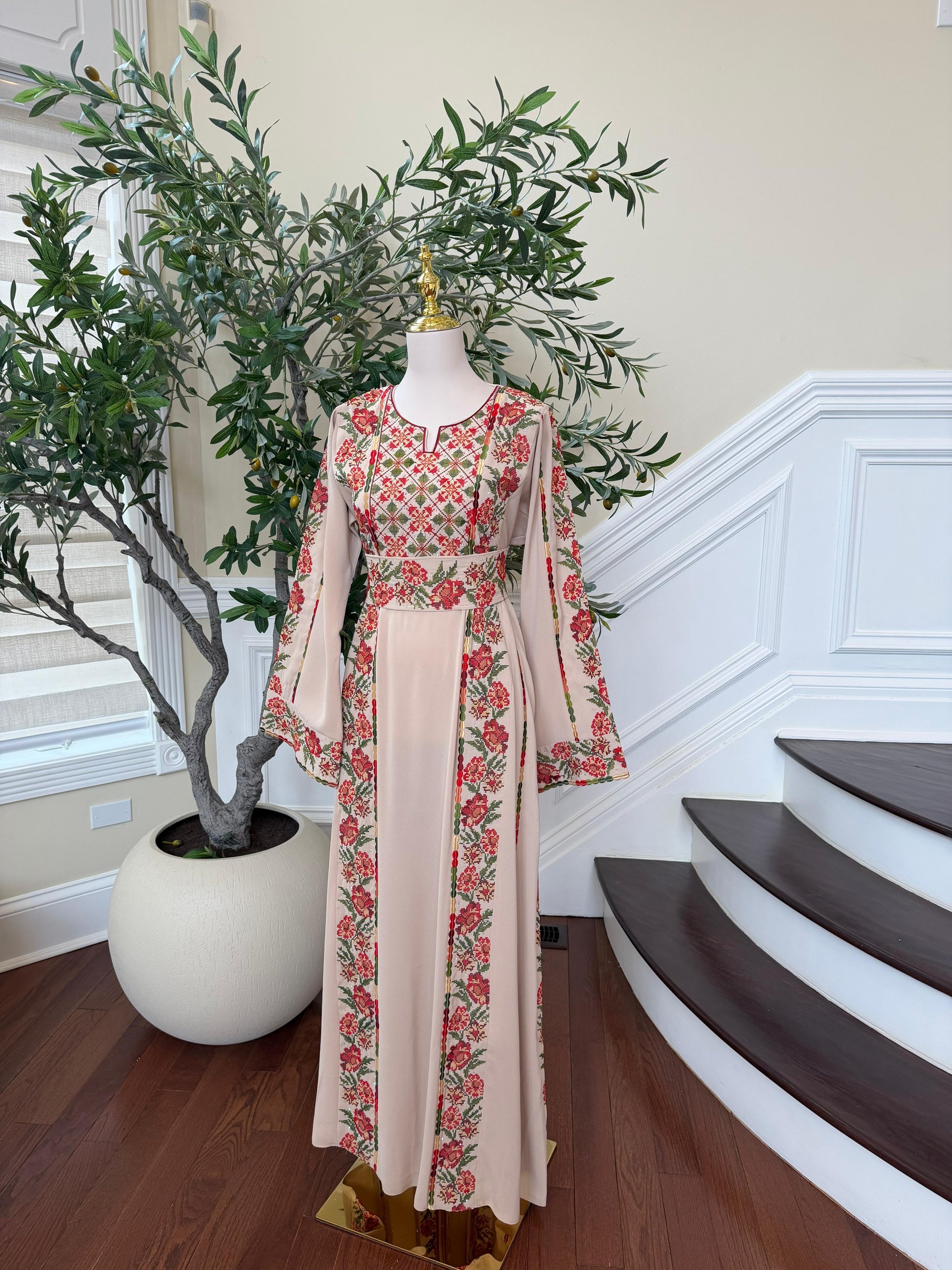 Beige Embroidery Rose Tatreez Thobe