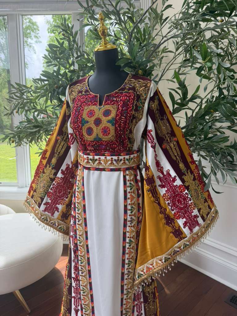 White Embroidery Tatreez Elegance Thobe