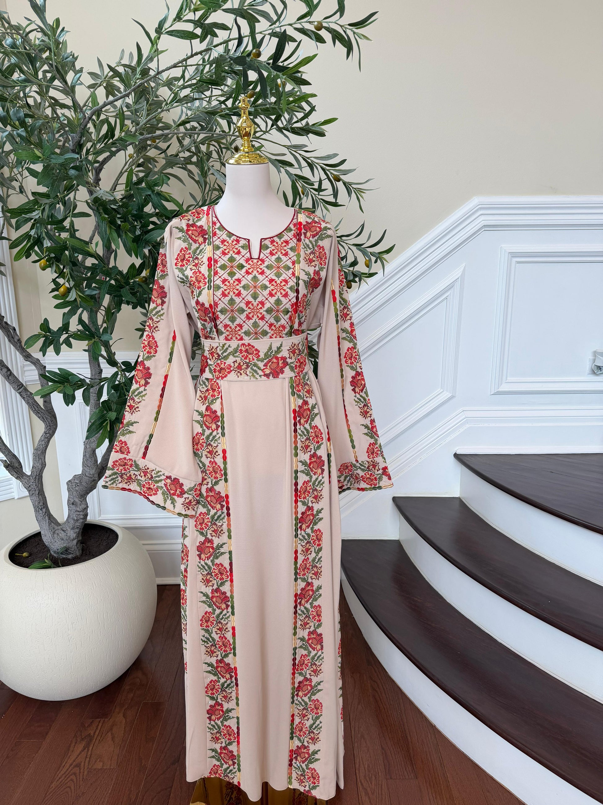 Beige Embroidery Rose Tatreez Thobe