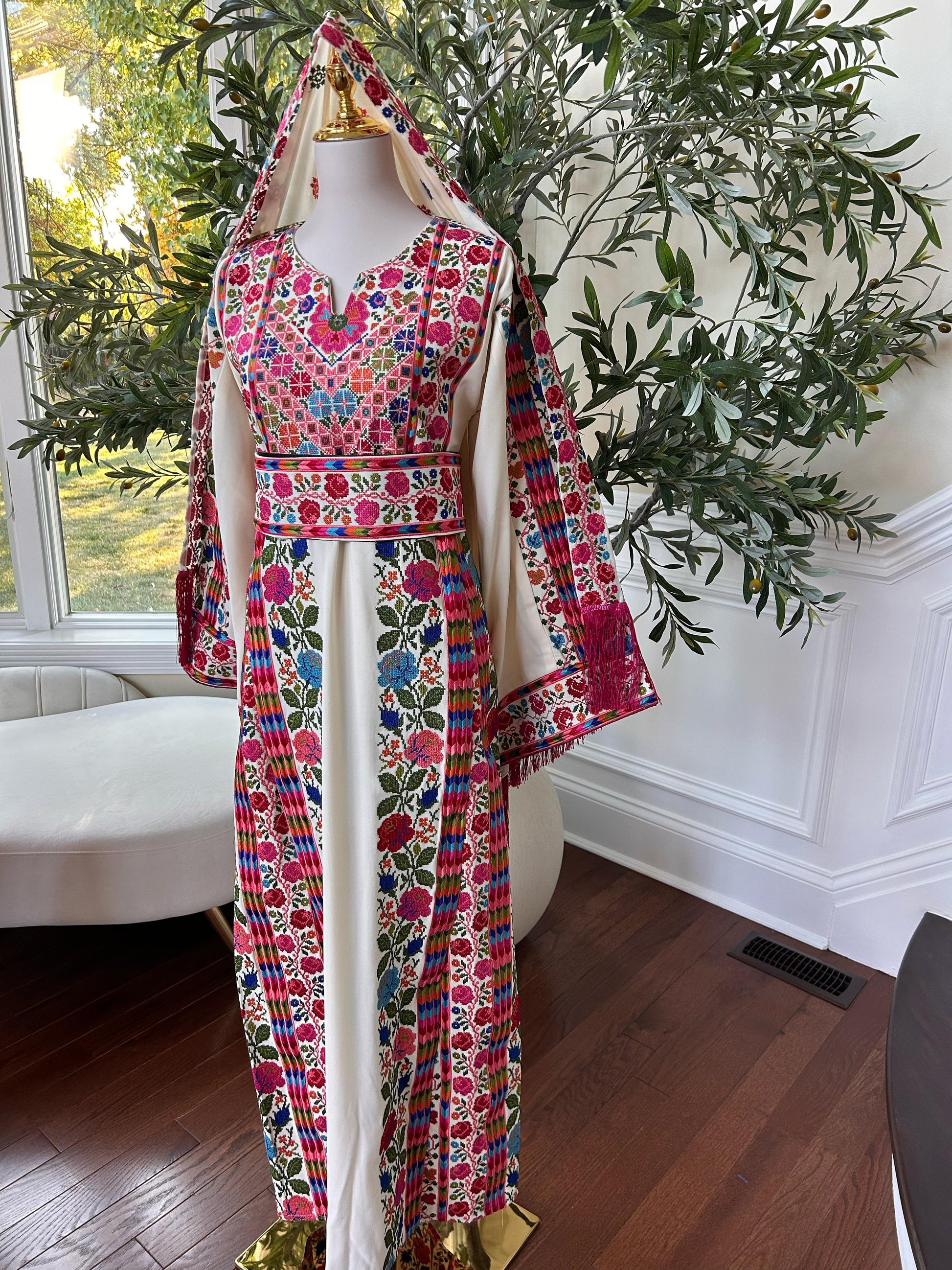 Cream Floral Embroidery Tatreez Thobe