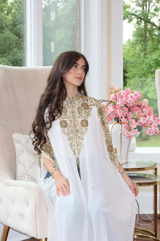 ‎⁣⁣⁣⁣⁣⁣⁣⁣⁣⁣⁣⁣⁣⁣⁣⁣ Royal White Abaya with Intricate Gold Detailing