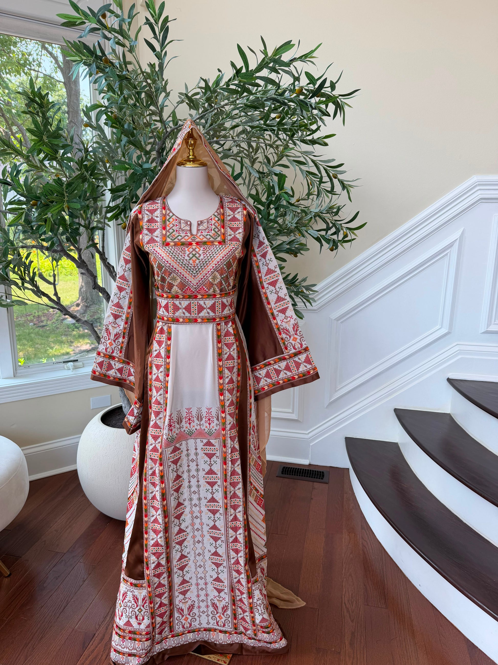 Traditional Elegance Embroidery Thobe