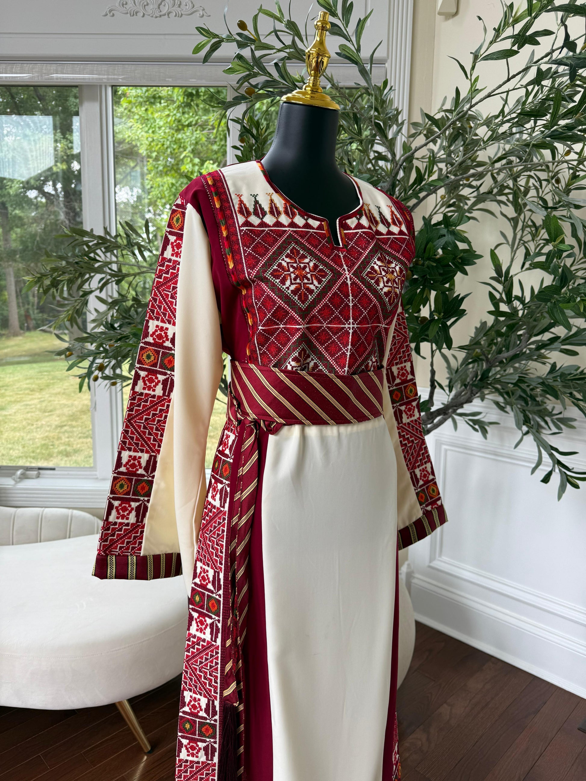Embroidery Red Tatreez Off White Thobe