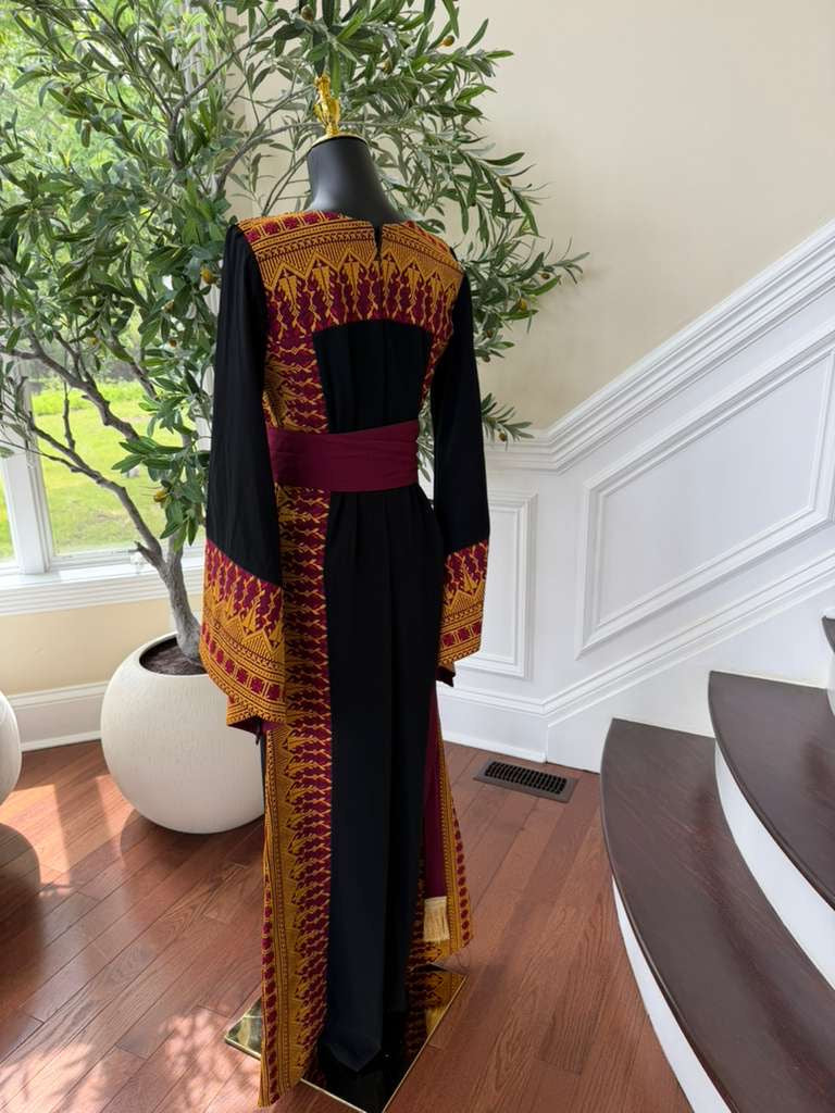 Black Embroidery Tatreez Elegance Thobe