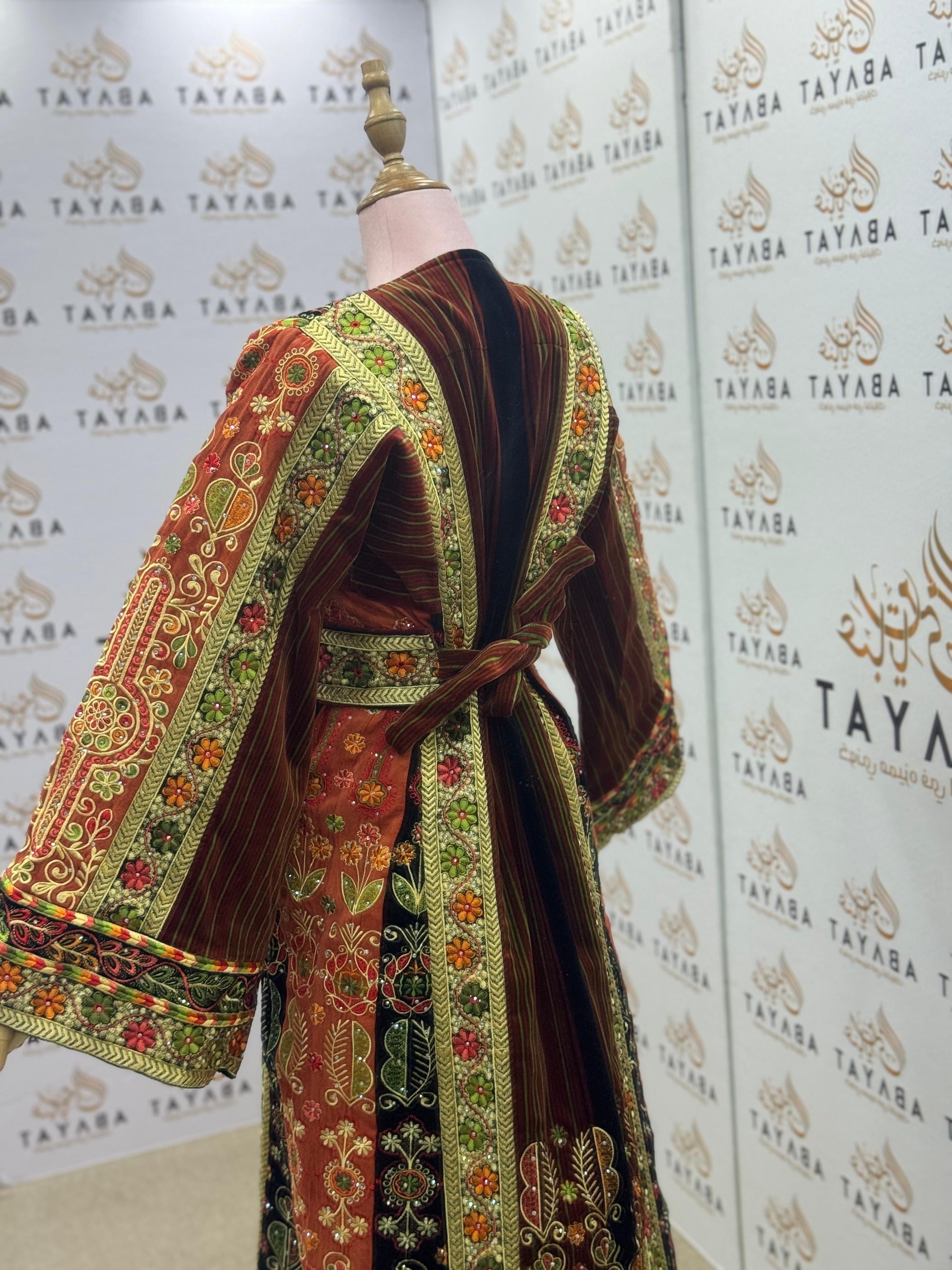 Malaka – Royal Palestinian Embroidered Velvet Thobe Jana & Nar