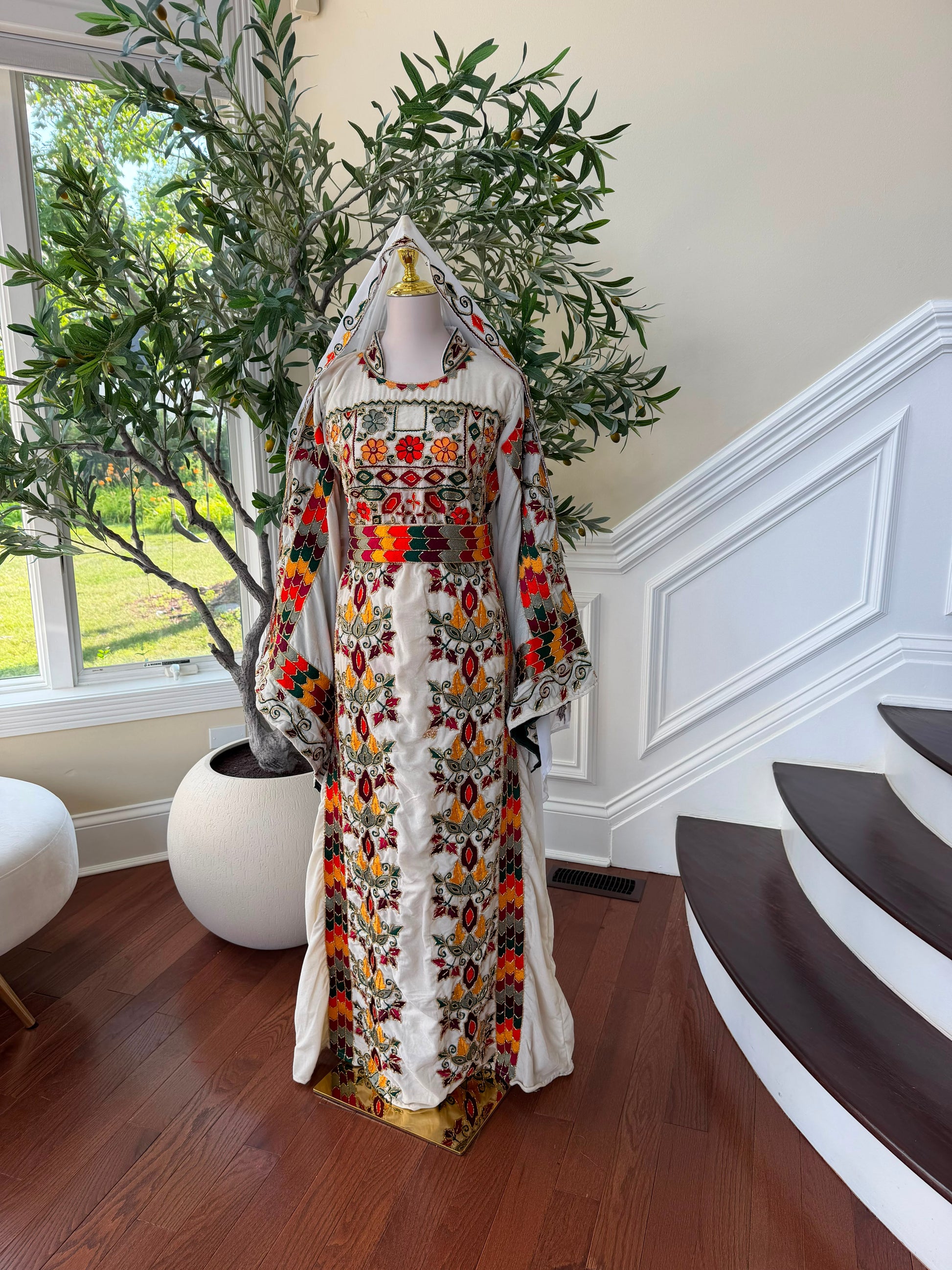 White Beaded Elegance Thobe