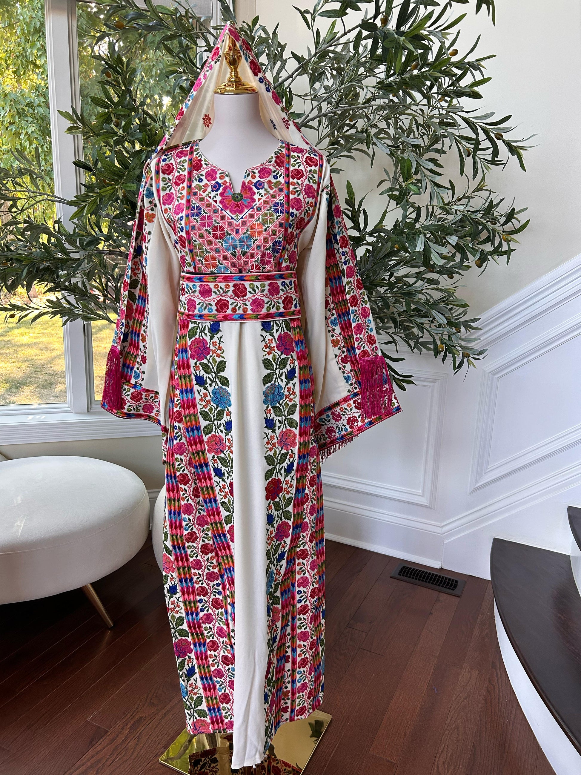 Cream Floral Embroidery Tatreez Thobe